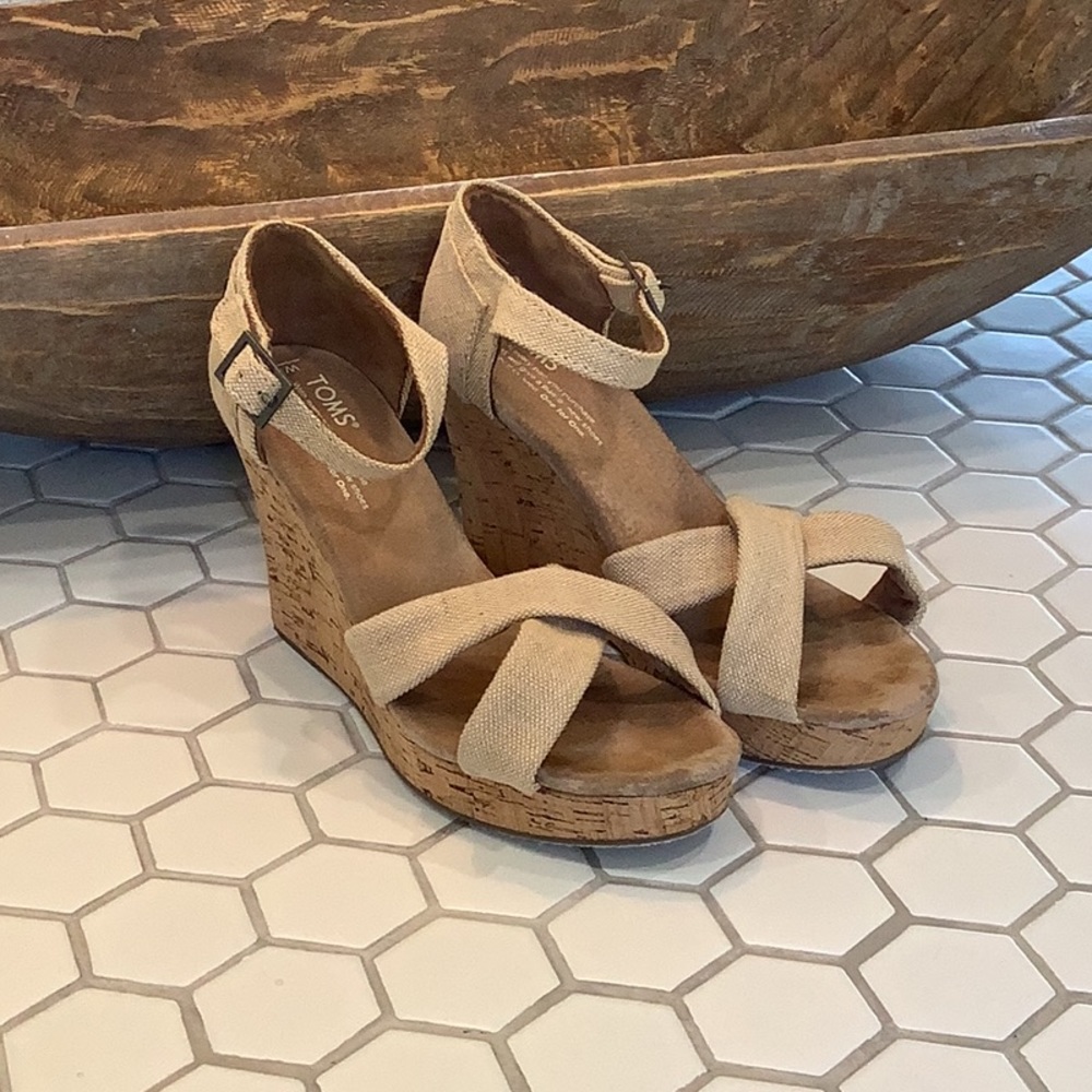 Womens Toms cork healed sandal, size 8